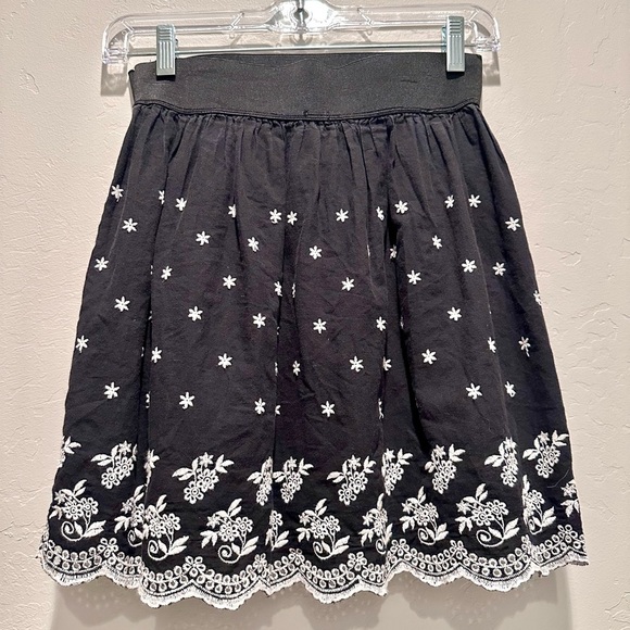 Rhapsody Black & White Floral Mini Skirt Size Small - Picture 1 of 5